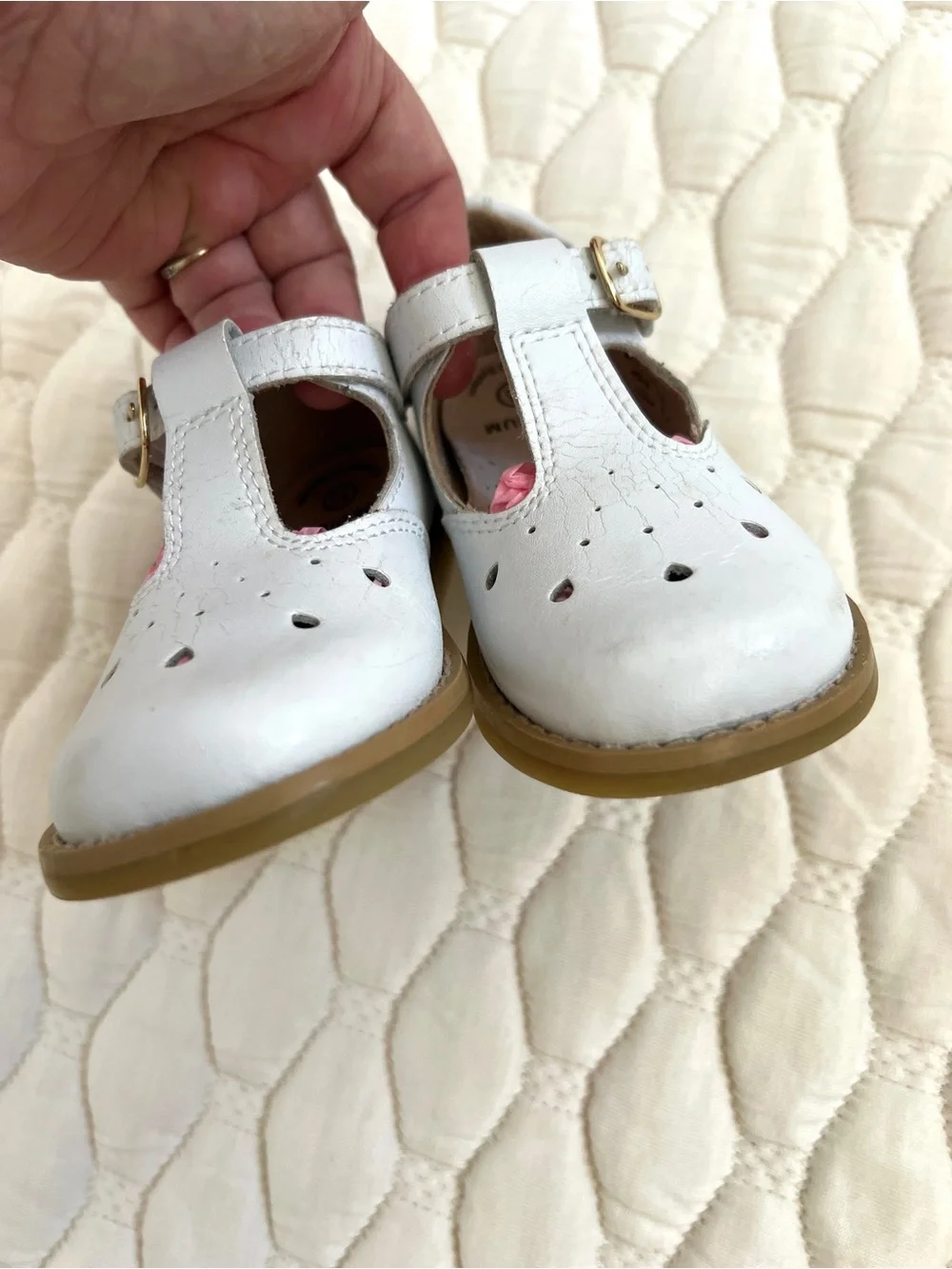 FootMates Mary Jane Dress Shoes Girls Size 5.5 M White T-Strap Leather Buckle
